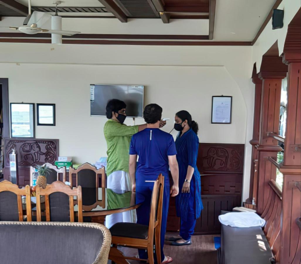 Aqua Castle Houseboat - by Aqua Jumbo Houseboats Hotel Alappuzha Bagian luar foto