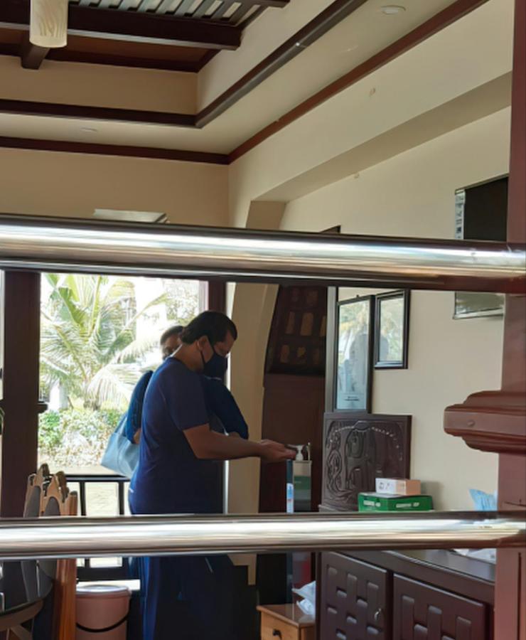 Aqua Castle Houseboat - by Aqua Jumbo Houseboats Hotel Alappuzha Bagian luar foto