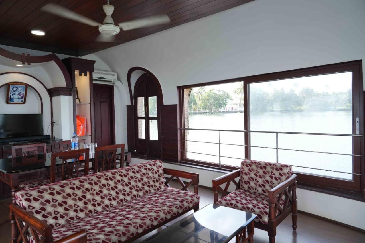 Aqua Castle Houseboat - by Aqua Jumbo Houseboats Hotel Alappuzha Bagian luar foto