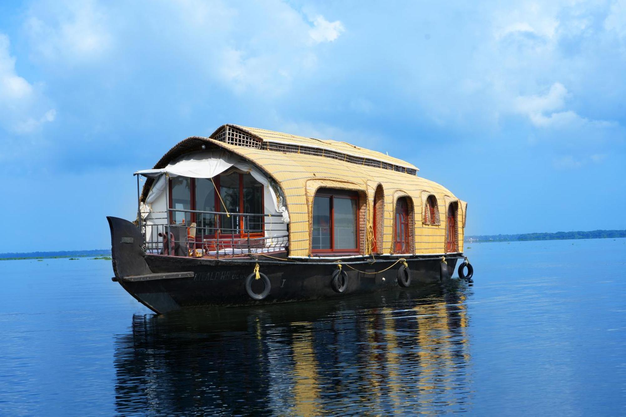 Aqua Castle Houseboat - by Aqua Jumbo Houseboats Hotel Alappuzha Bagian luar foto