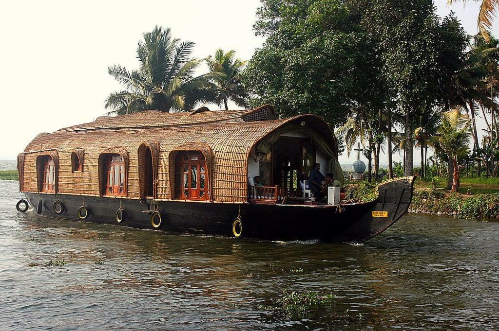 Aqua Castle Houseboat - by Aqua Jumbo Houseboats Hotel Alappuzha Bagian luar foto